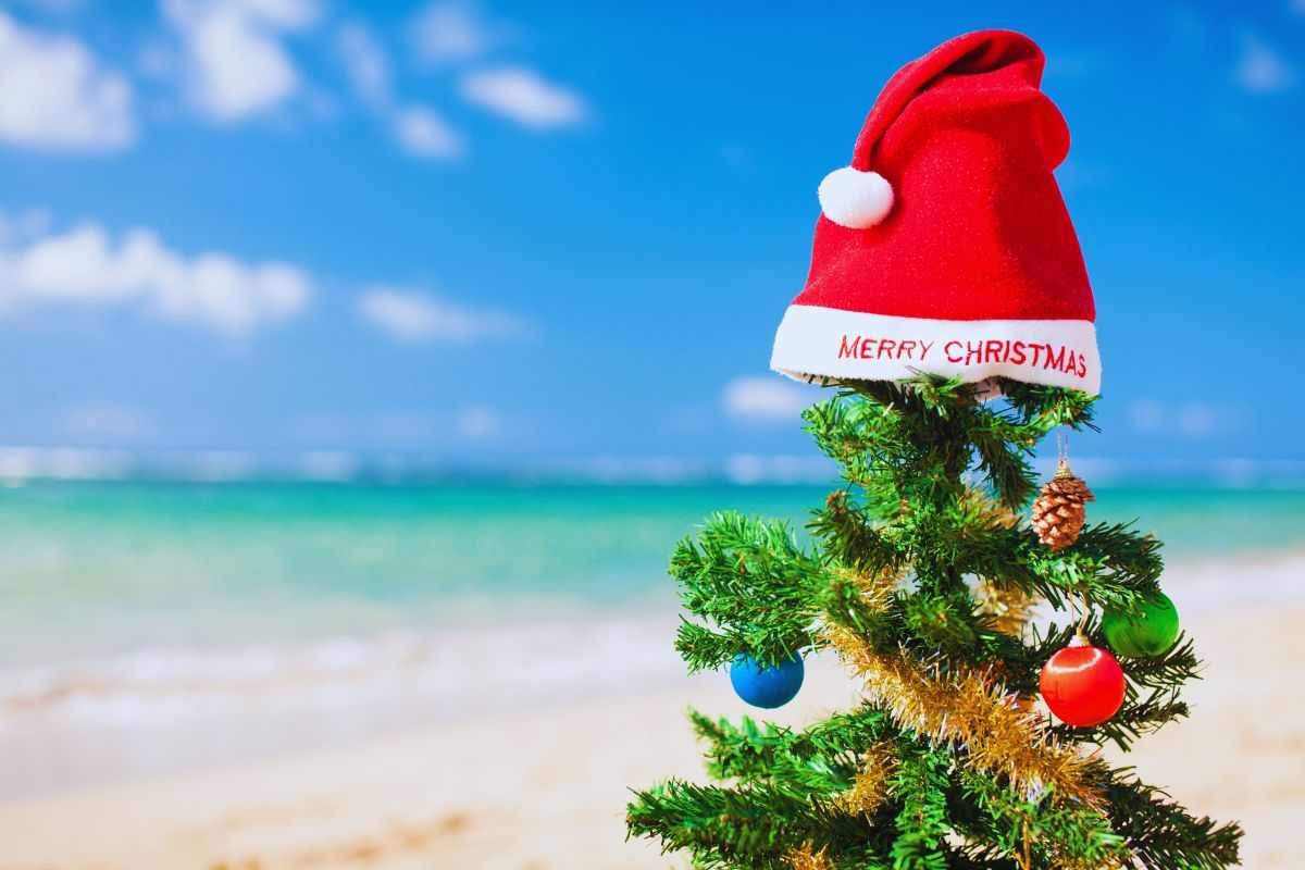 Albero di Natale sulla spiaggia